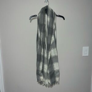 NWOT Grey white and cream colored plaid scarf